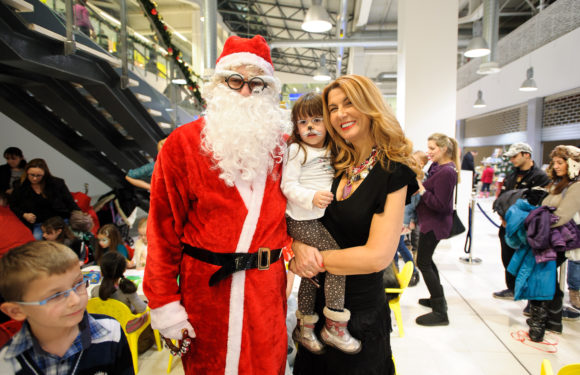 SJAJNA PREDPRAZNIČNA ATMOSFERA U SHOPPING CENTRU KARABURMA UZ VESNU DEDIĆ, DEDA MRAZA I VESELE MALIŠANE