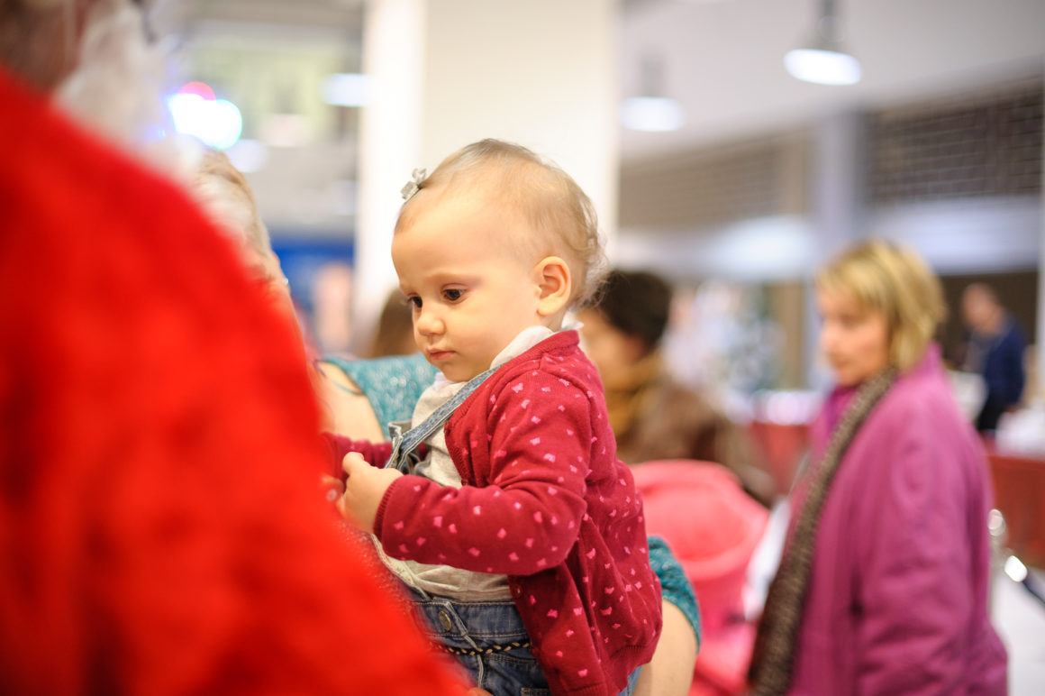 SJAJNA PREDPRAZNIČNA ATMOSFERA U SHOPPING CENTRU KARABURMA UZ VESNU DEDIĆ, DEDA MRAZA I VESELE MALIŠANE