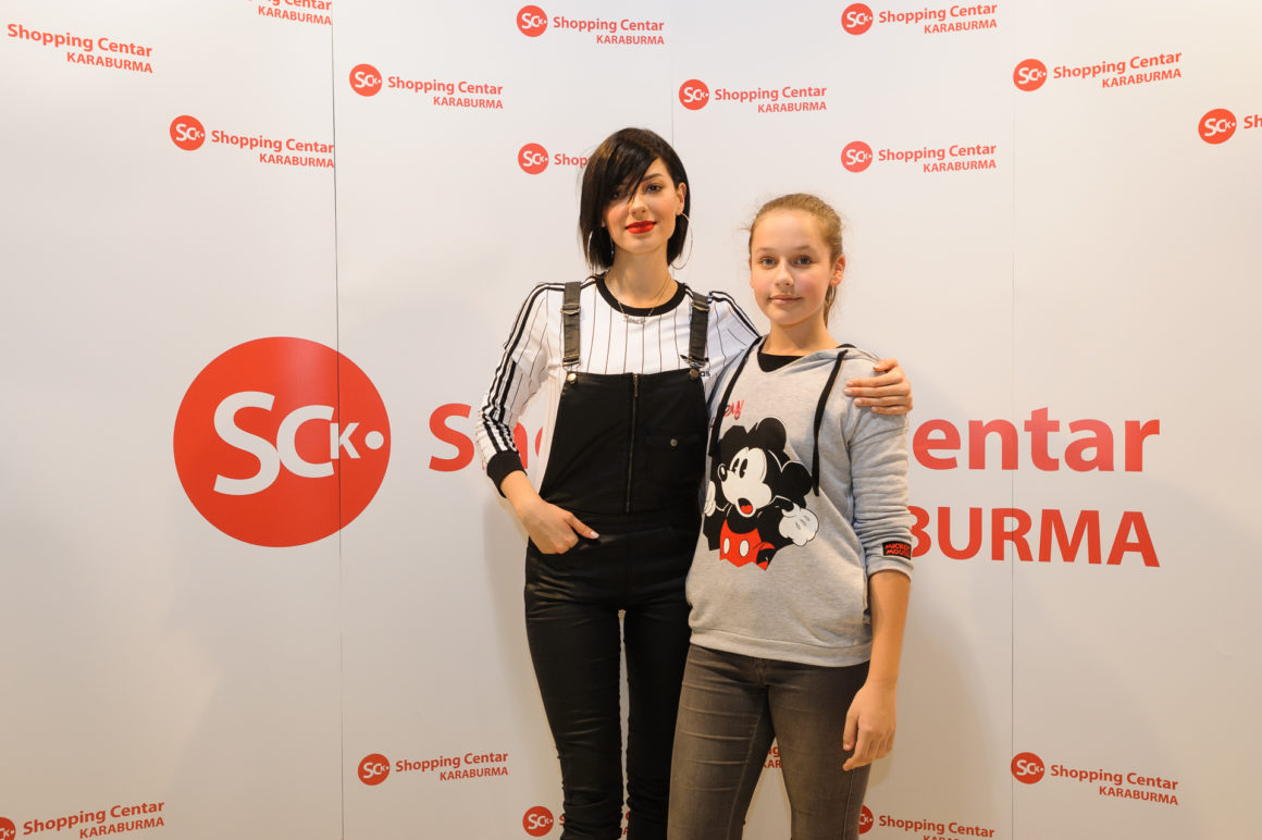SARA JOVANOVIĆ U SHOPPING CENTRU KARABURMA