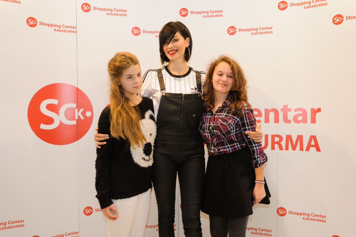 SARA JOVANOVIĆ U SHOPPING CENTRU KARABURMA