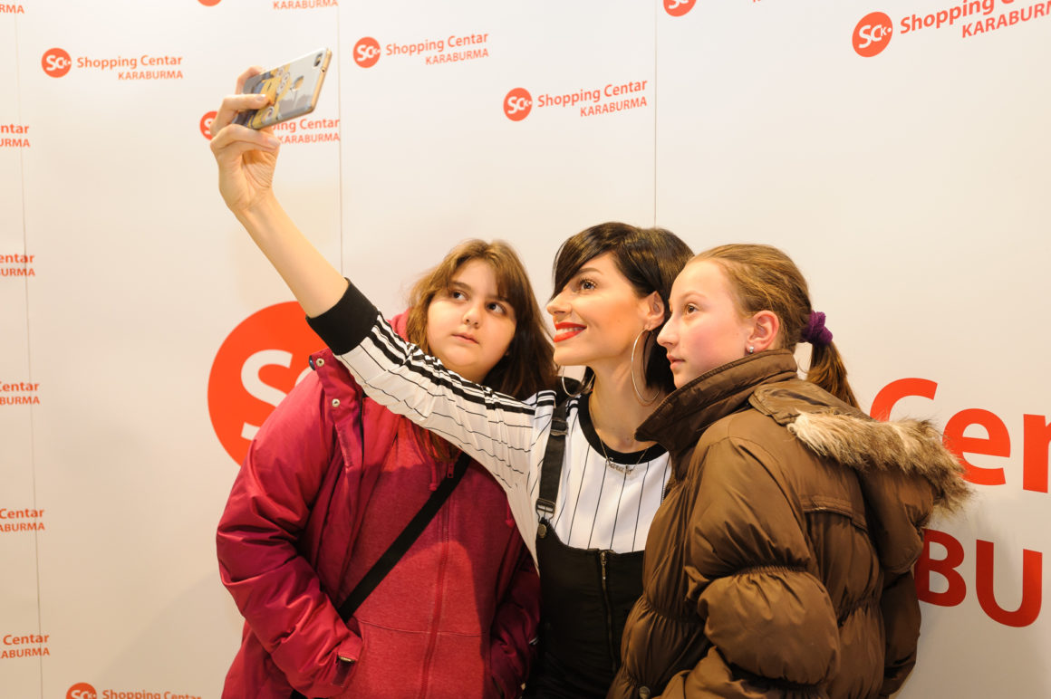 SARA JOVANOVIĆ U SHOPPING CENTRU KARABURMA