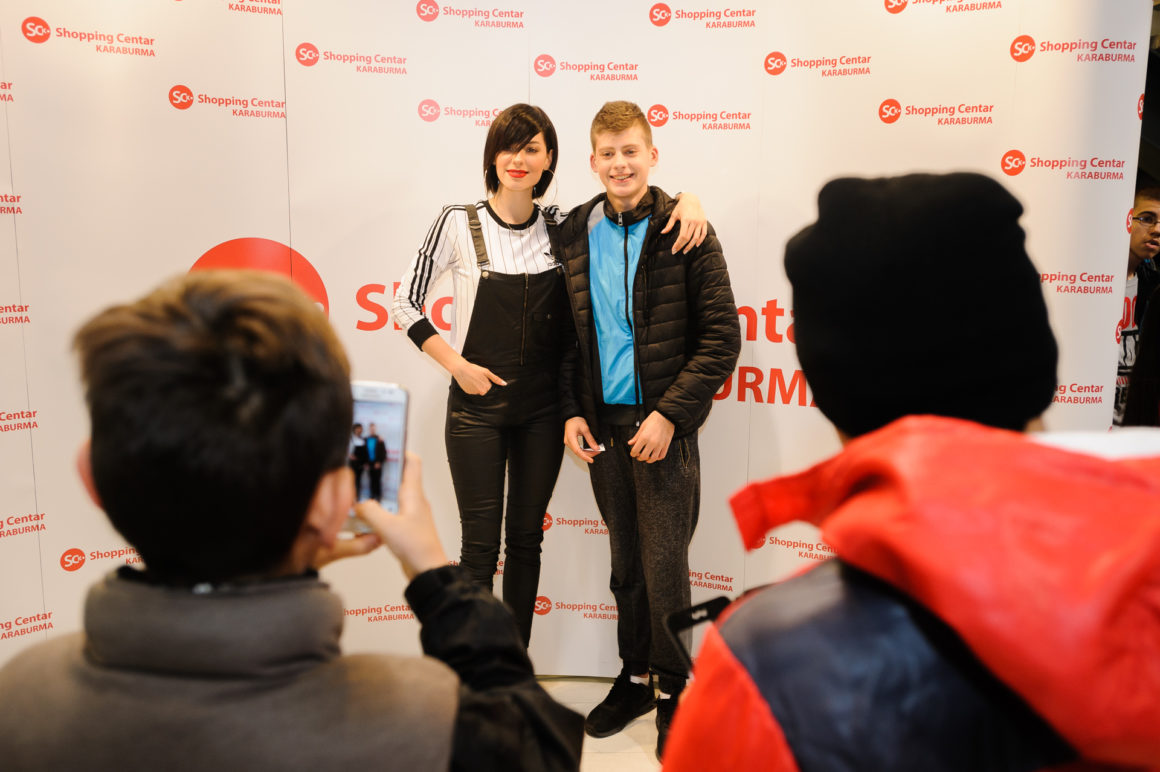 SARA JOVANOVIĆ U SHOPPING CENTRU KARABURMA
