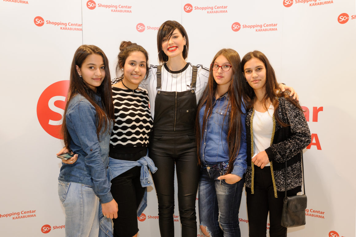 SARA JOVANOVIĆ U SHOPPING CENTRU KARABURMA