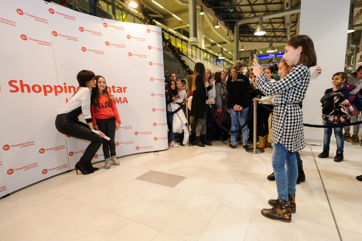 SARA JOVANOVIĆ U SHOPPING CENTRU KARABURMA