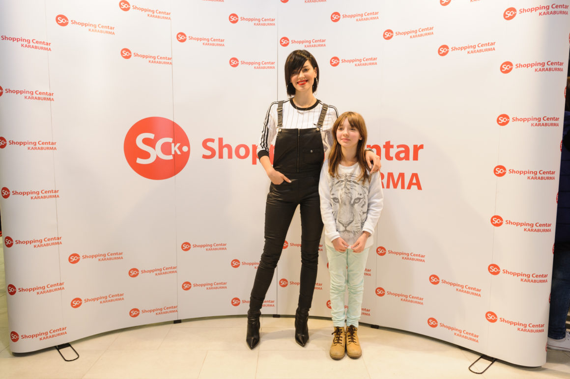SARA JOVANOVIĆ U SHOPPING CENTRU KARABURMA