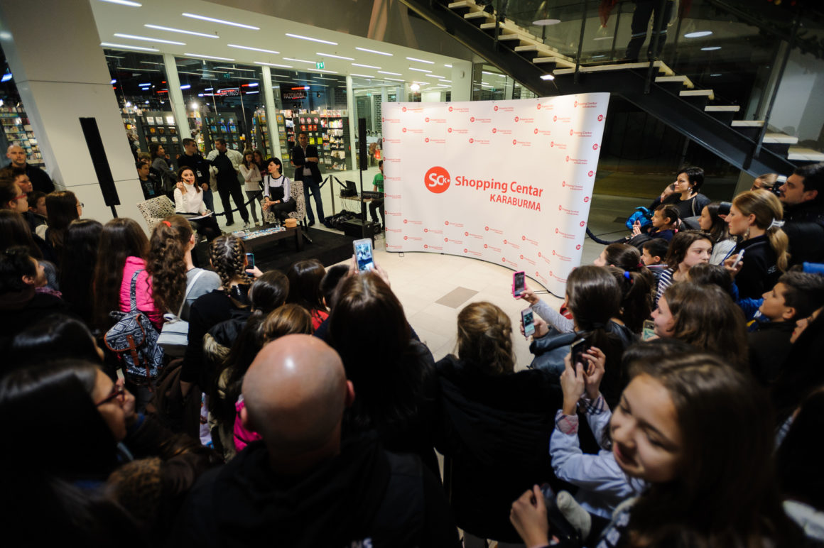 SARA JOVANOVIĆ U SHOPPING CENTRU KARABURMA