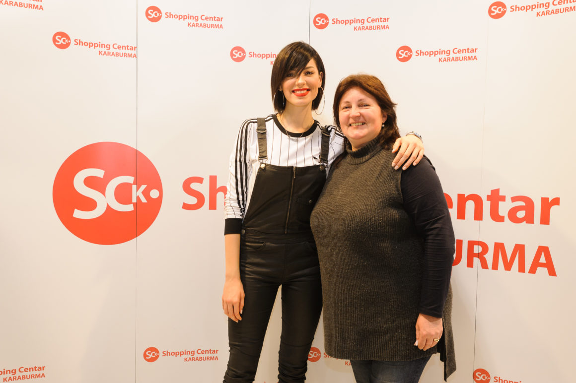 SARA JOVANOVIĆ U SHOPPING CENTRU KARABURMA