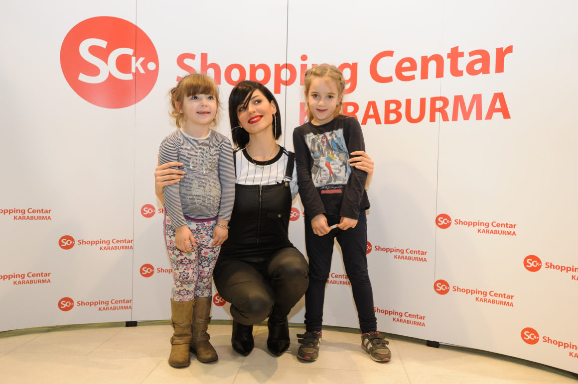 SARA JOVANOVIĆ U SHOPPING CENTRU KARABURMA