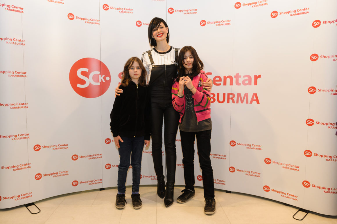 SARA JOVANOVIĆ U SHOPPING CENTRU KARABURMA