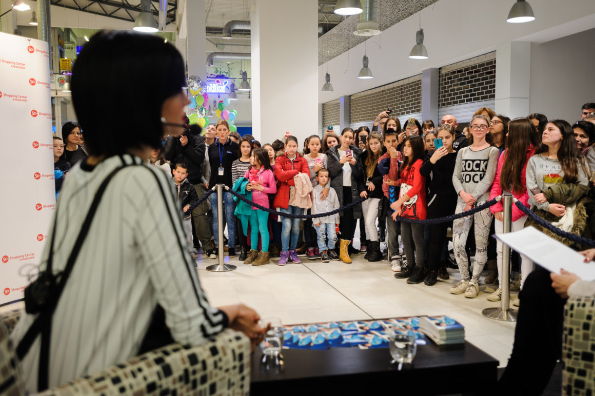 SARA JOVANOVIĆ U SHOPPING CENTRU KARABURMA