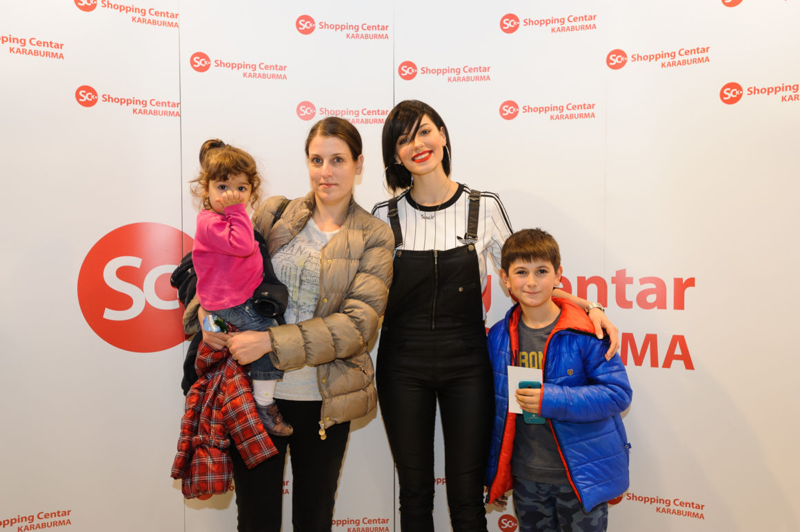 SARA JOVANOVIĆ U SHOPPING CENTRU KARABURMA