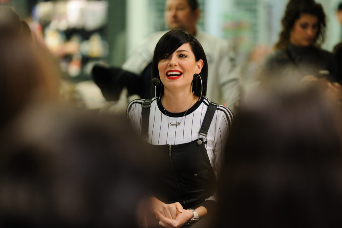SARA JOVANOVIĆ U SHOPPING CENTRU KARABURMA