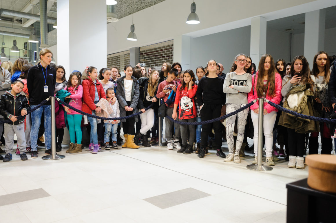 SARA JOVANOVIĆ U SHOPPING CENTRU KARABURMA
