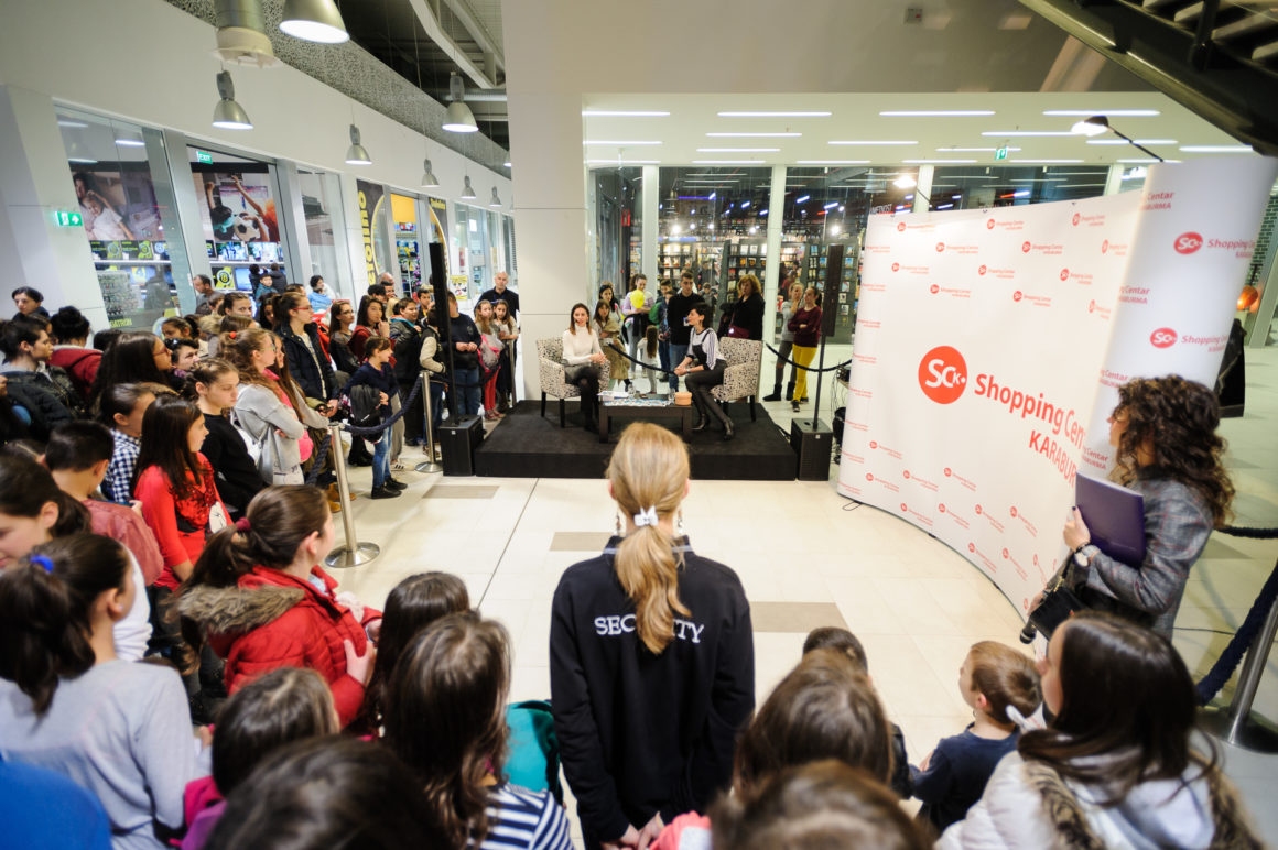 SARA JOVANOVIĆ U SHOPPING CENTRU KARABURMA