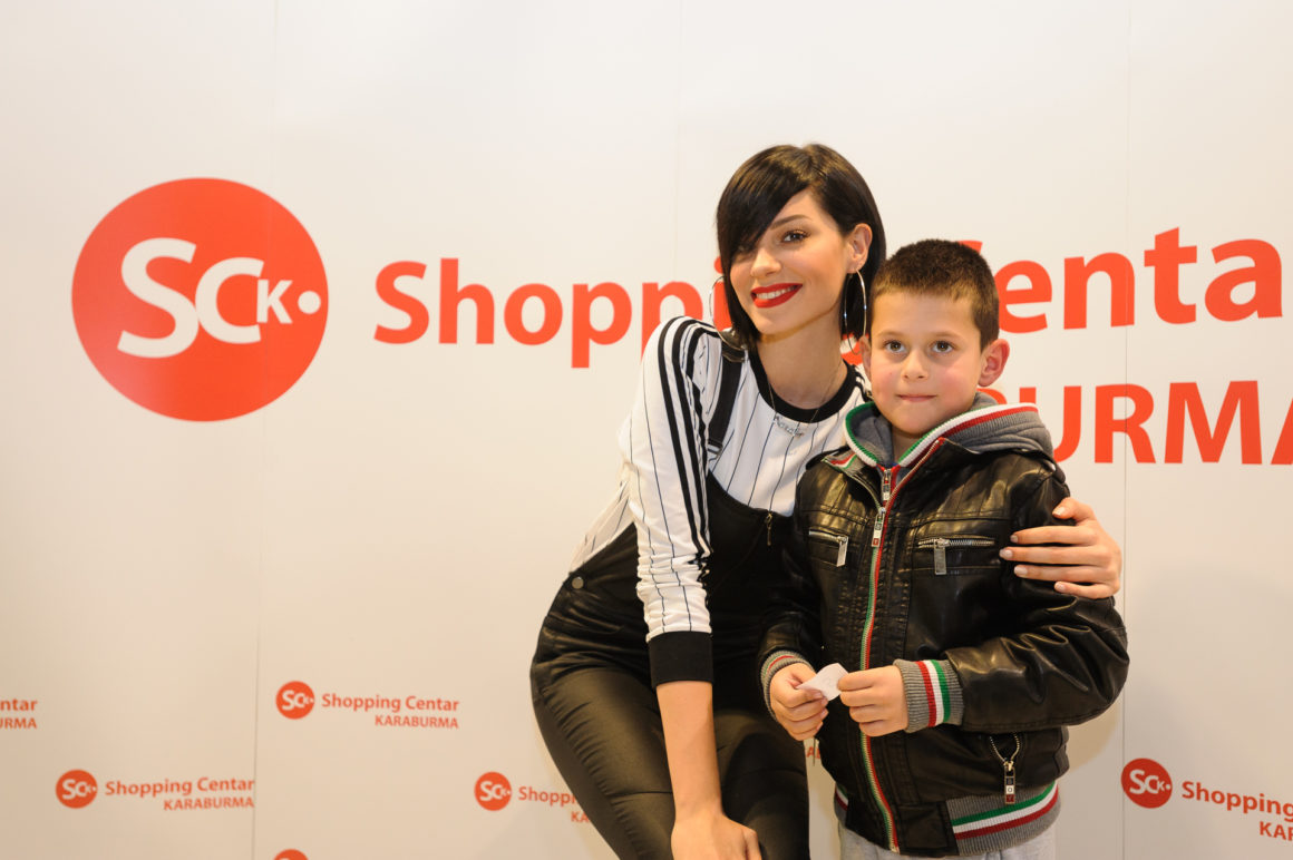 SARA JOVANOVIĆ U SHOPPING CENTRU KARABURMA
