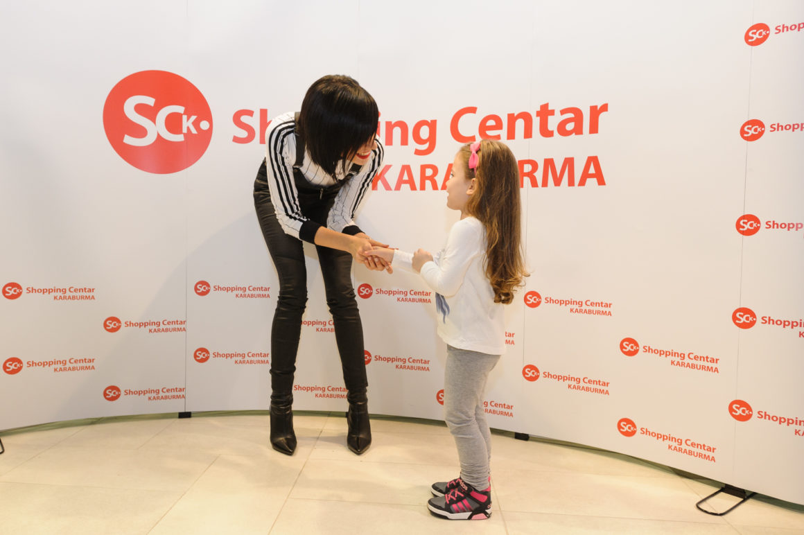 SARA JOVANOVIĆ U SHOPPING CENTRU KARABURMA