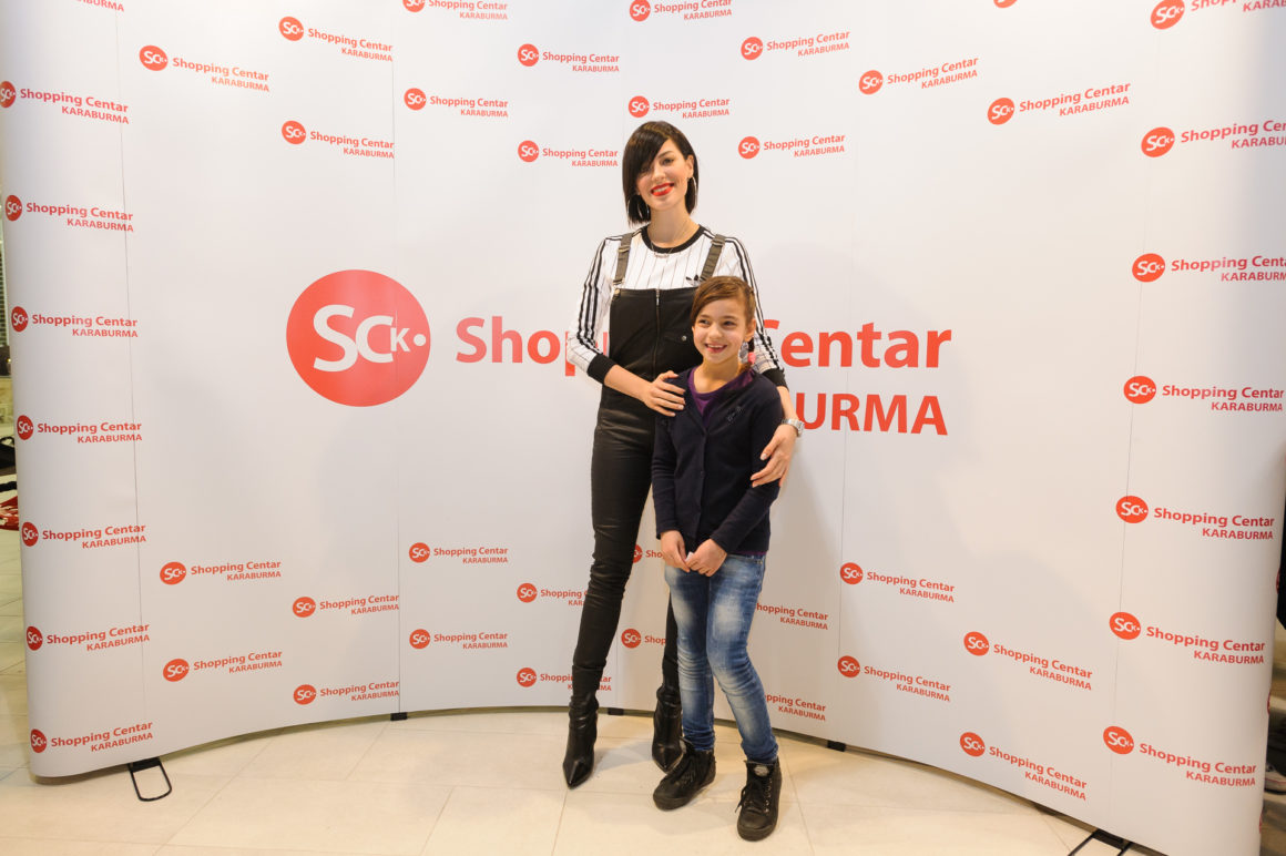 SARA JOVANOVIĆ U SHOPPING CENTRU KARABURMA