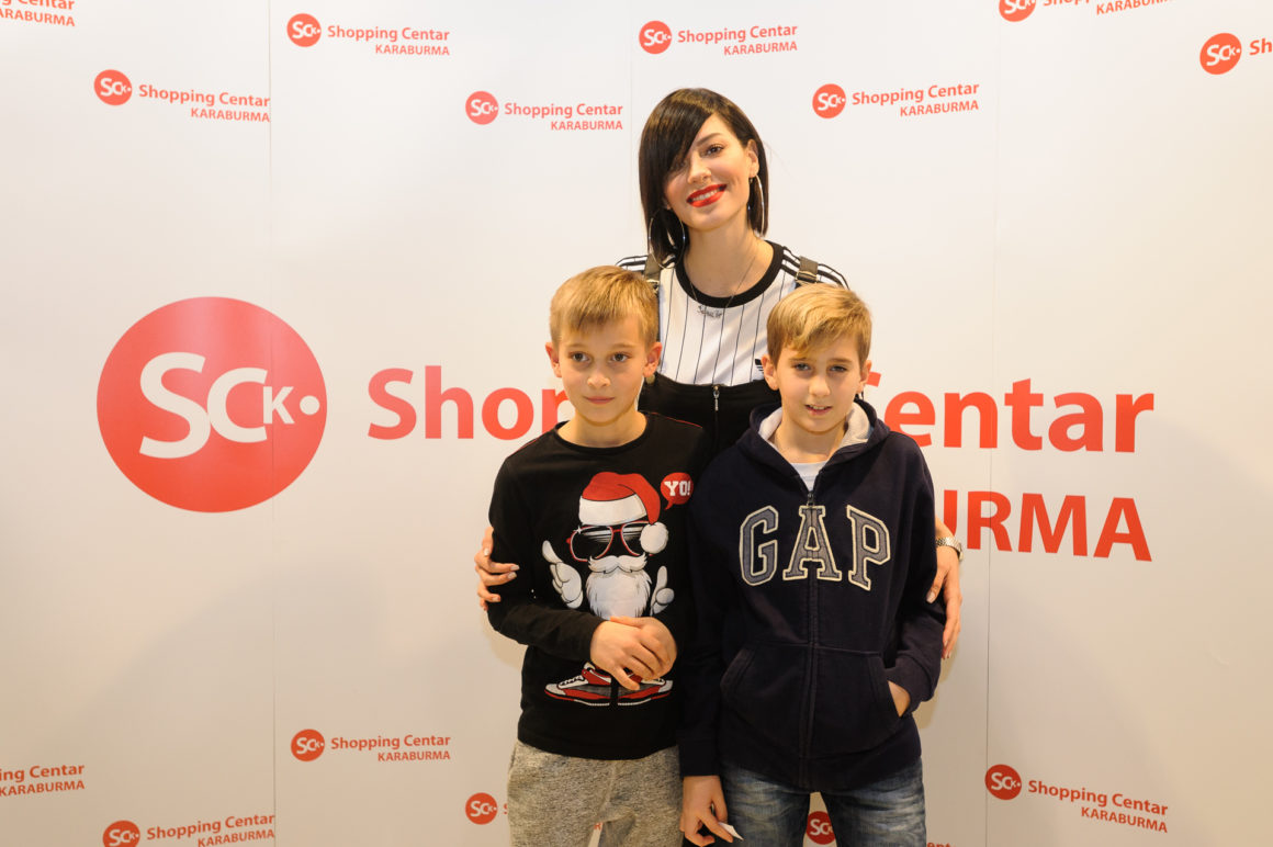 SARA JOVANOVIĆ U SHOPPING CENTRU KARABURMA