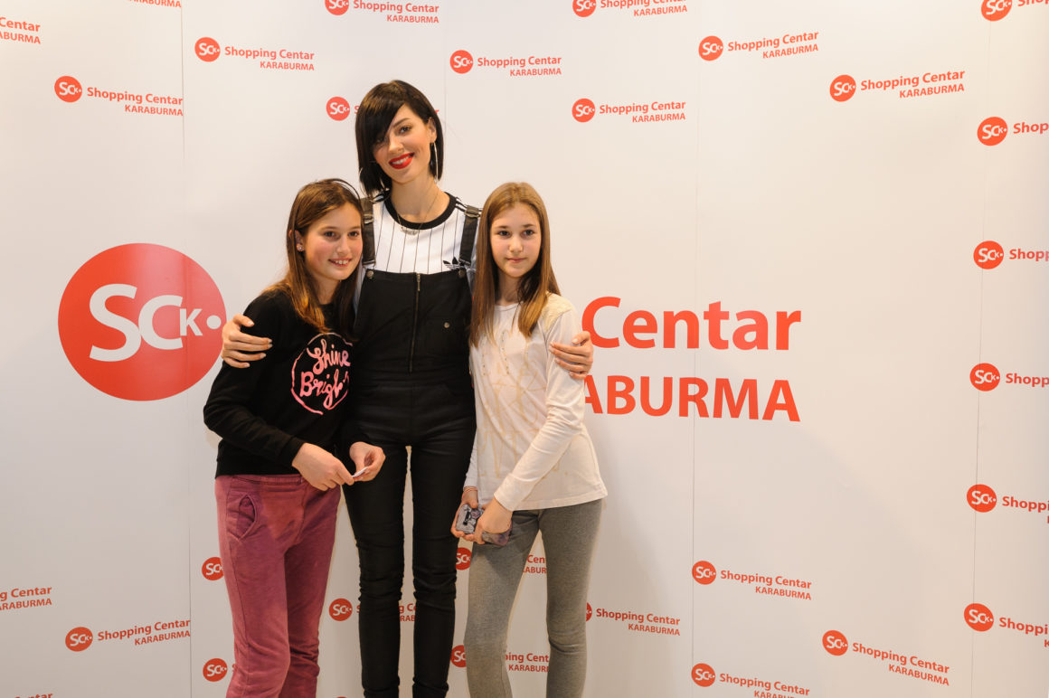SARA JOVANOVIĆ U SHOPPING CENTRU KARABURMA