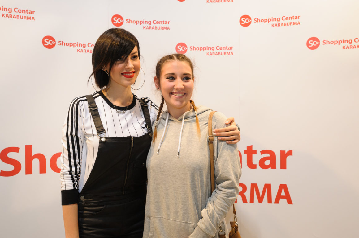 SARA JOVANOVIĆ U SHOPPING CENTRU KARABURMA