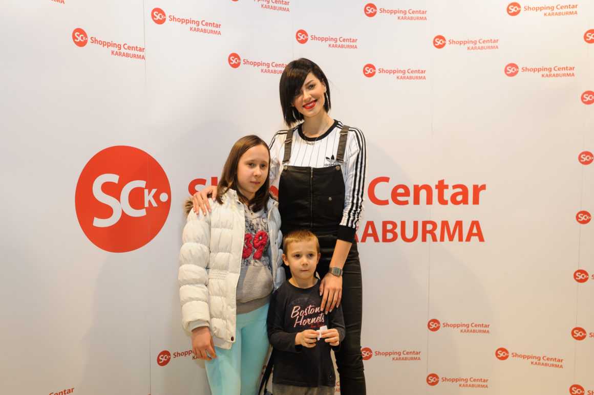 SARA JOVANOVIĆ U SHOPPING CENTRU KARABURMA
