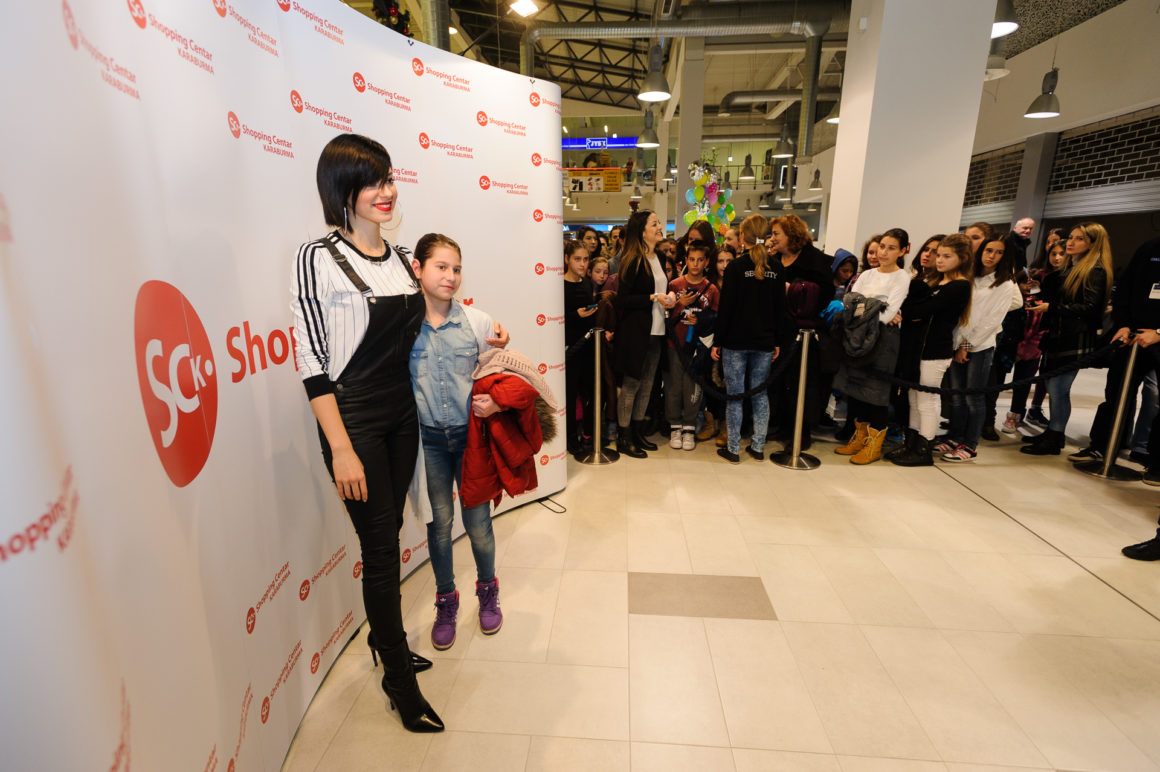 SARA JOVANOVIĆ U SHOPPING CENTRU KARABURMA