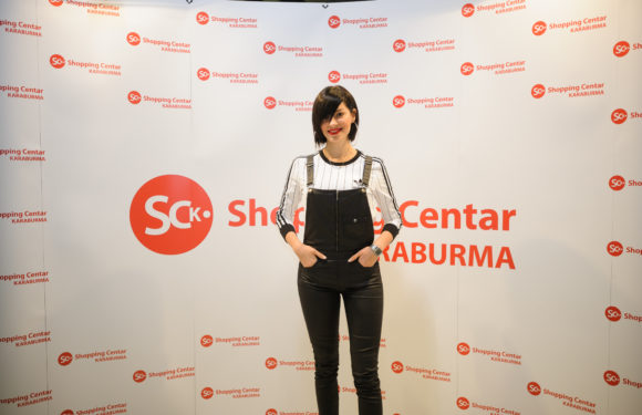 POP ZVEZDA SARA JO  DRUŽILA SE SA FANOVIMA U SHOPPING CENTRU  KARABURMA