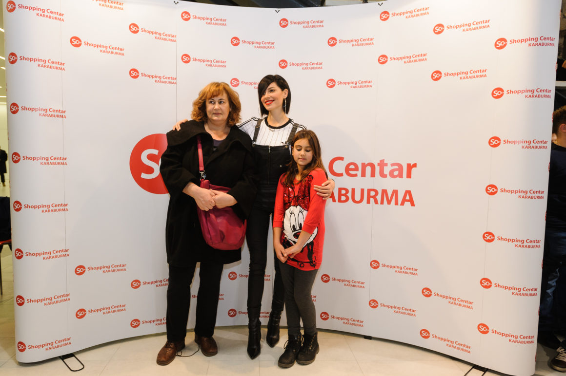 SARA JOVANOVIĆ U SHOPPING CENTRU KARABURMA