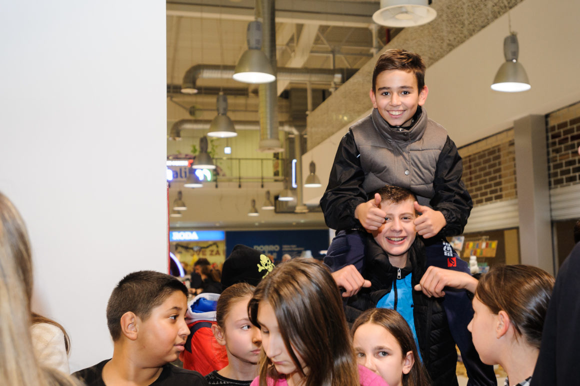 SARA JOVANOVIĆ U SHOPPING CENTRU KARABURMA