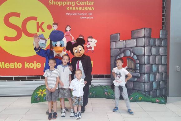 Predstava u šoping centru Karaburma