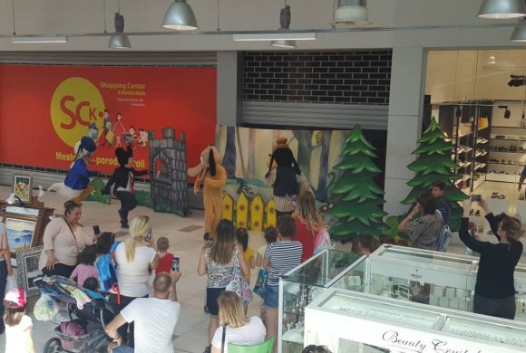 Predstava u šoping centru Karaburma