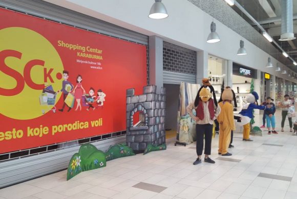 Predstava u šoping centru Karaburma