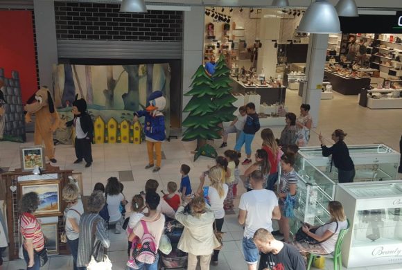 Predstava u šoping centru Karaburma