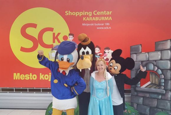 Predstava u šoping centru Karaburma
