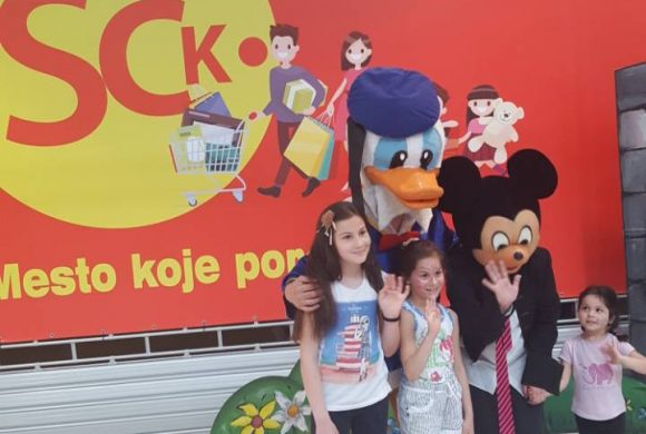 Predstava u šoping centru Karaburma