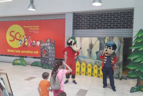 Predstava u šoping centru Karaburma