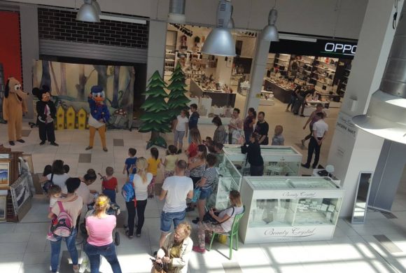 Predstava u šoping centru Karaburma
