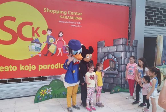 Predstava u šoping centru Karaburma