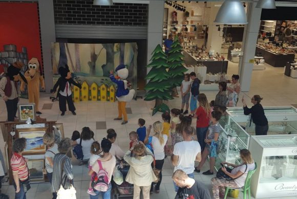 Predstava u šoping centru Karaburma