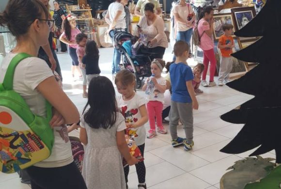 Predstava u šoping centru Karaburma